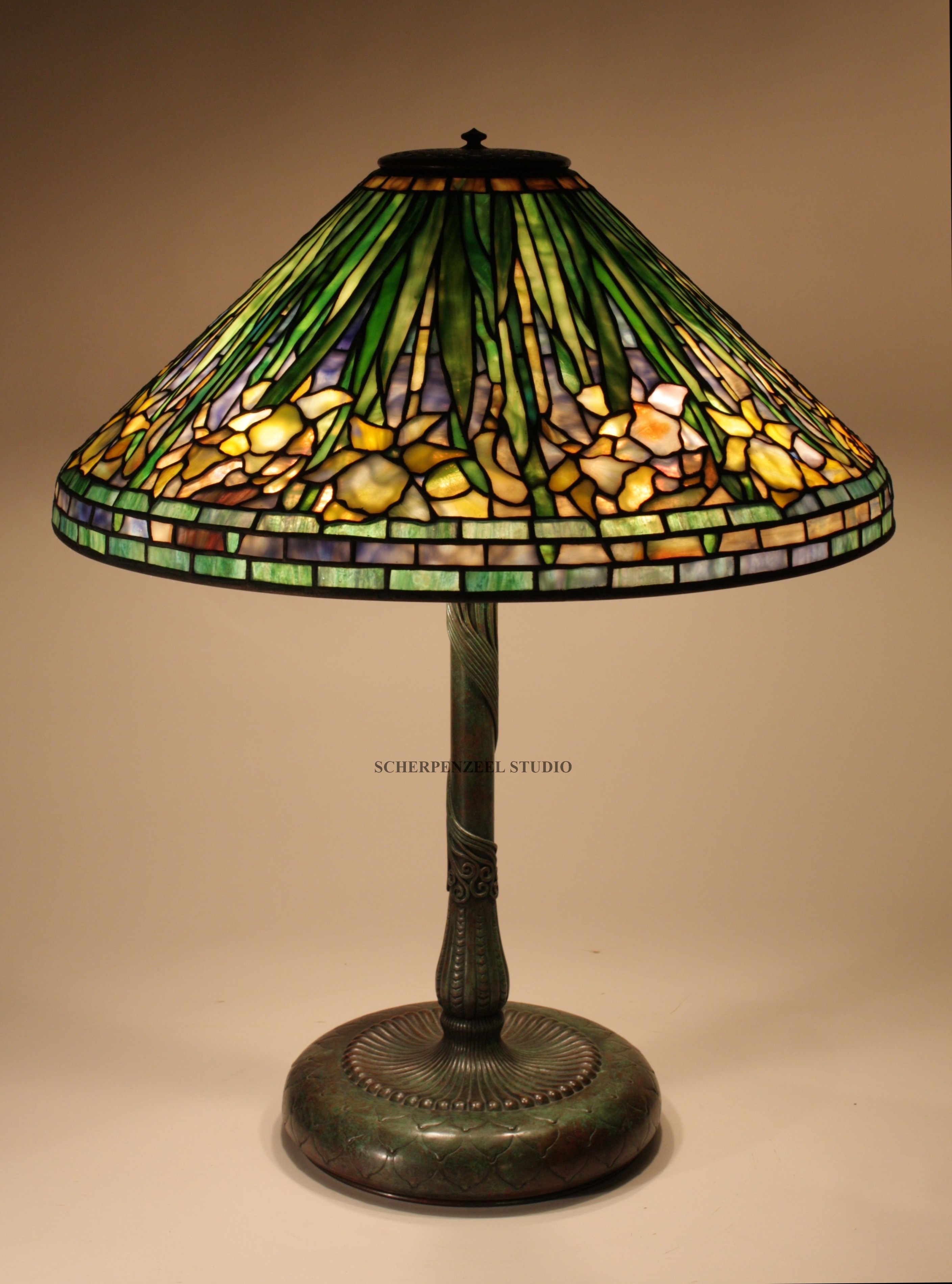 20" Daffodil on Russian base